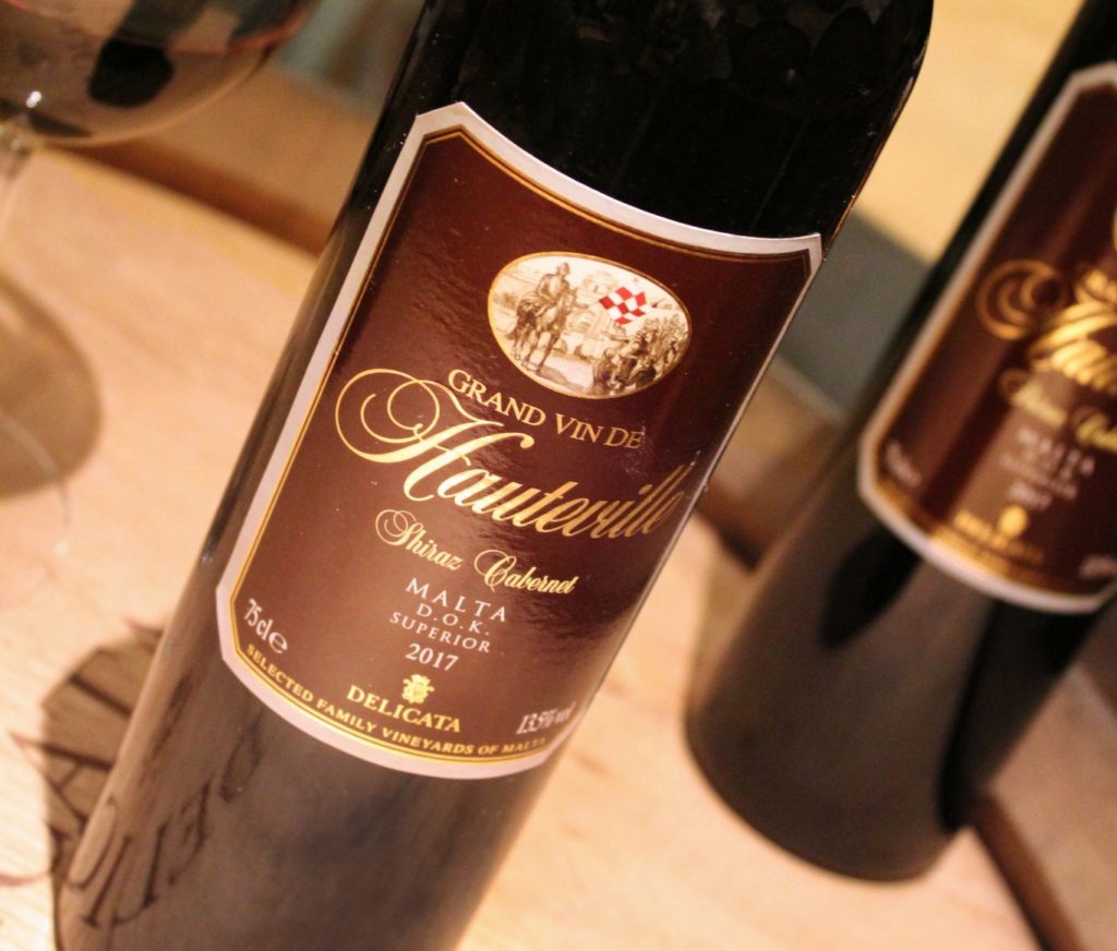 What does a blend of Shiraz and wine taste like?